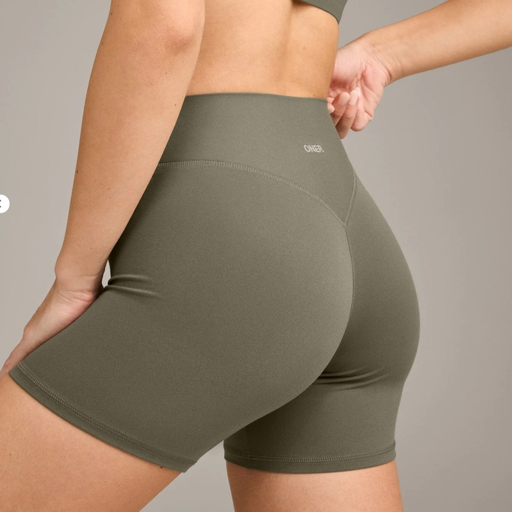 Oner Active - SOFTMOTION HIGH WAISTED SHORTS 6" WITH GRAY LOGO